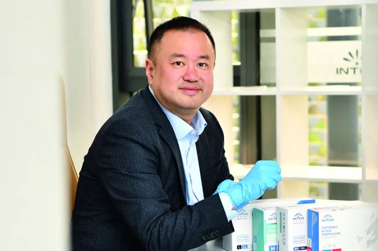 Mr. Liu Fangyi, Chairman of INTCO Medical, won the most important award – “Entrepreneurial Leadership Award” for his outstanding corporate leadership and innovative spirit.
