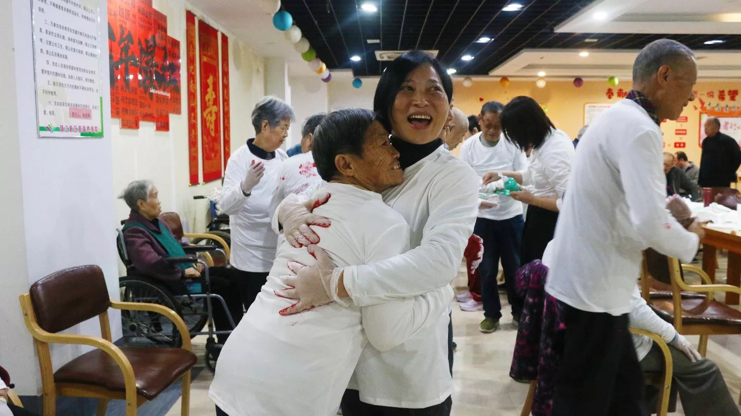 Eternal Embrace: INTCO Medical Brings Warmth to Seniors This Chongyang Festival